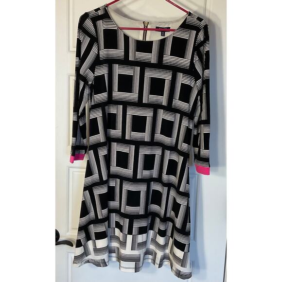 Kaari Black Geometric Pattern W/Pink Trim on Cuff Dress M - Picture 1 of 5